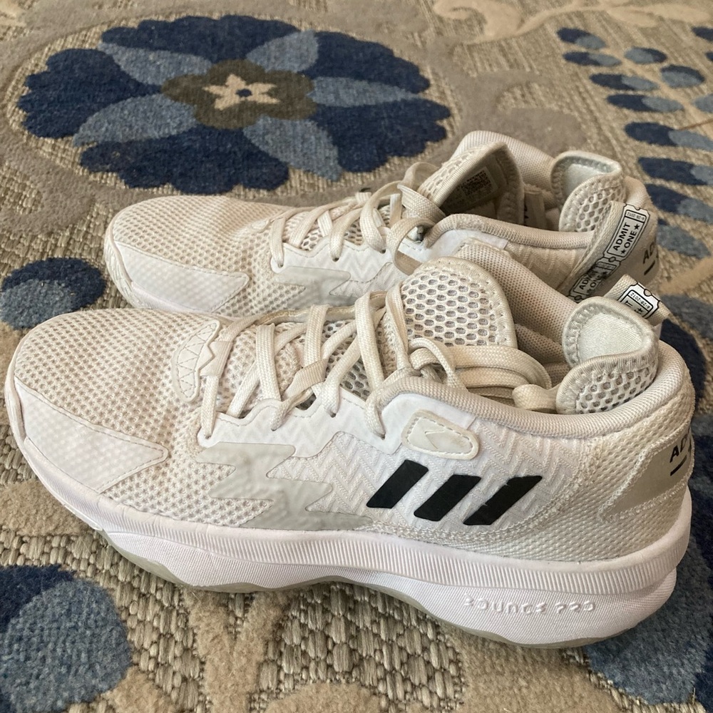 Adidas Admit One Bounce Basketball shoes, Men’s/Womens Size 6 1/2